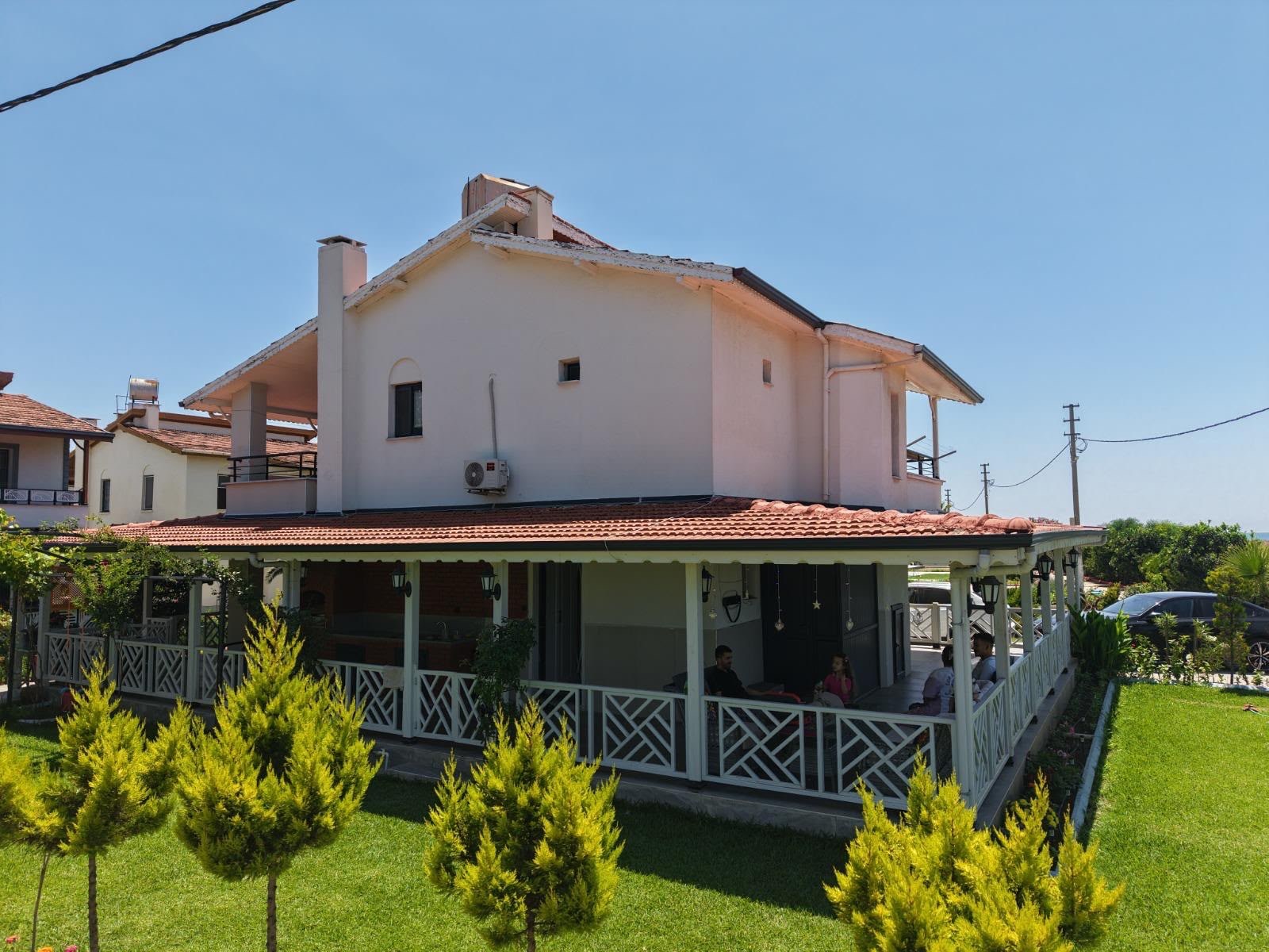 ŞAFAK / Seçil Tatil Sitesinde Köşe Başı Eşyalı Lüks Villa ()