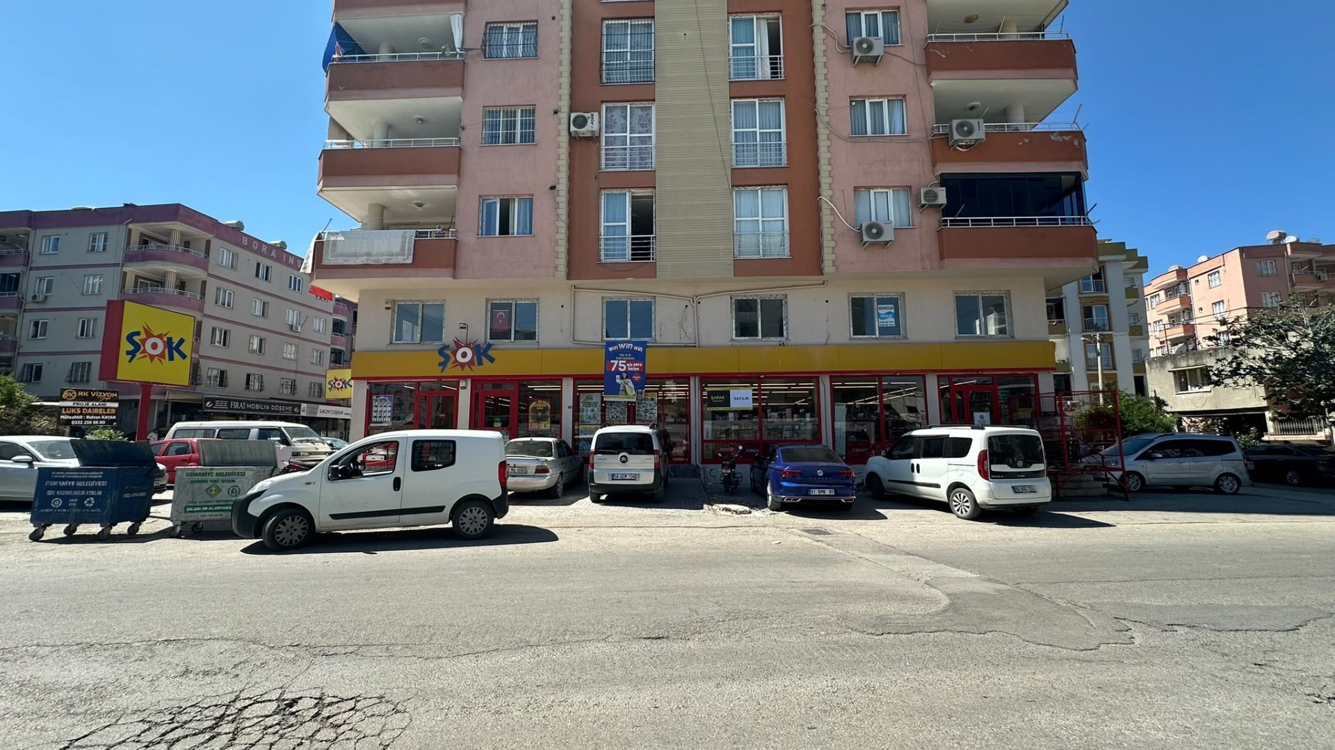 ŞAFAK / Malarzgit pastanesi Kavşağı Satılık Bodrumlu İş Yeri