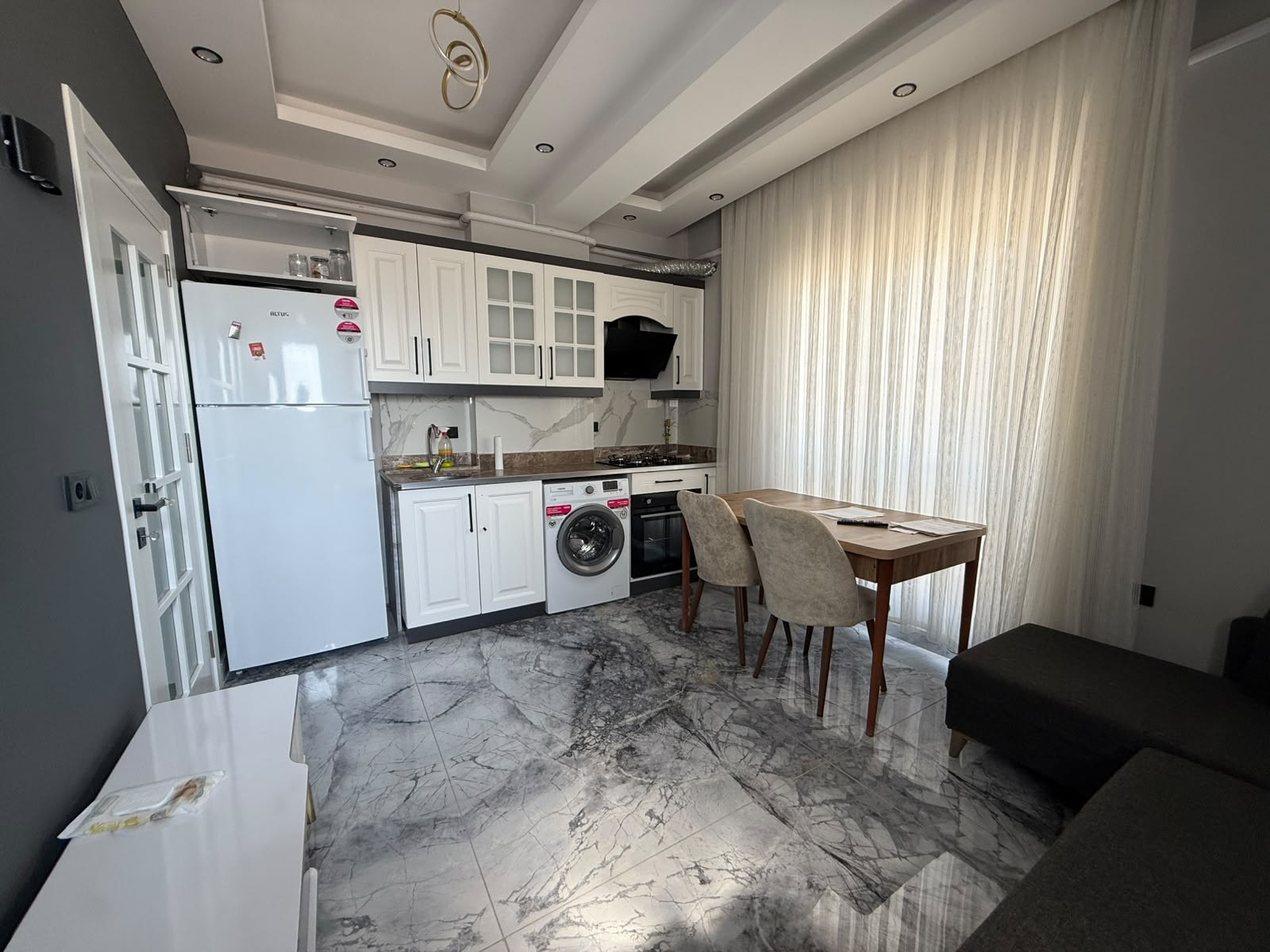 ŞAFAK / Avm Civarı Lüks Eşyalı Kiralık Daireler 