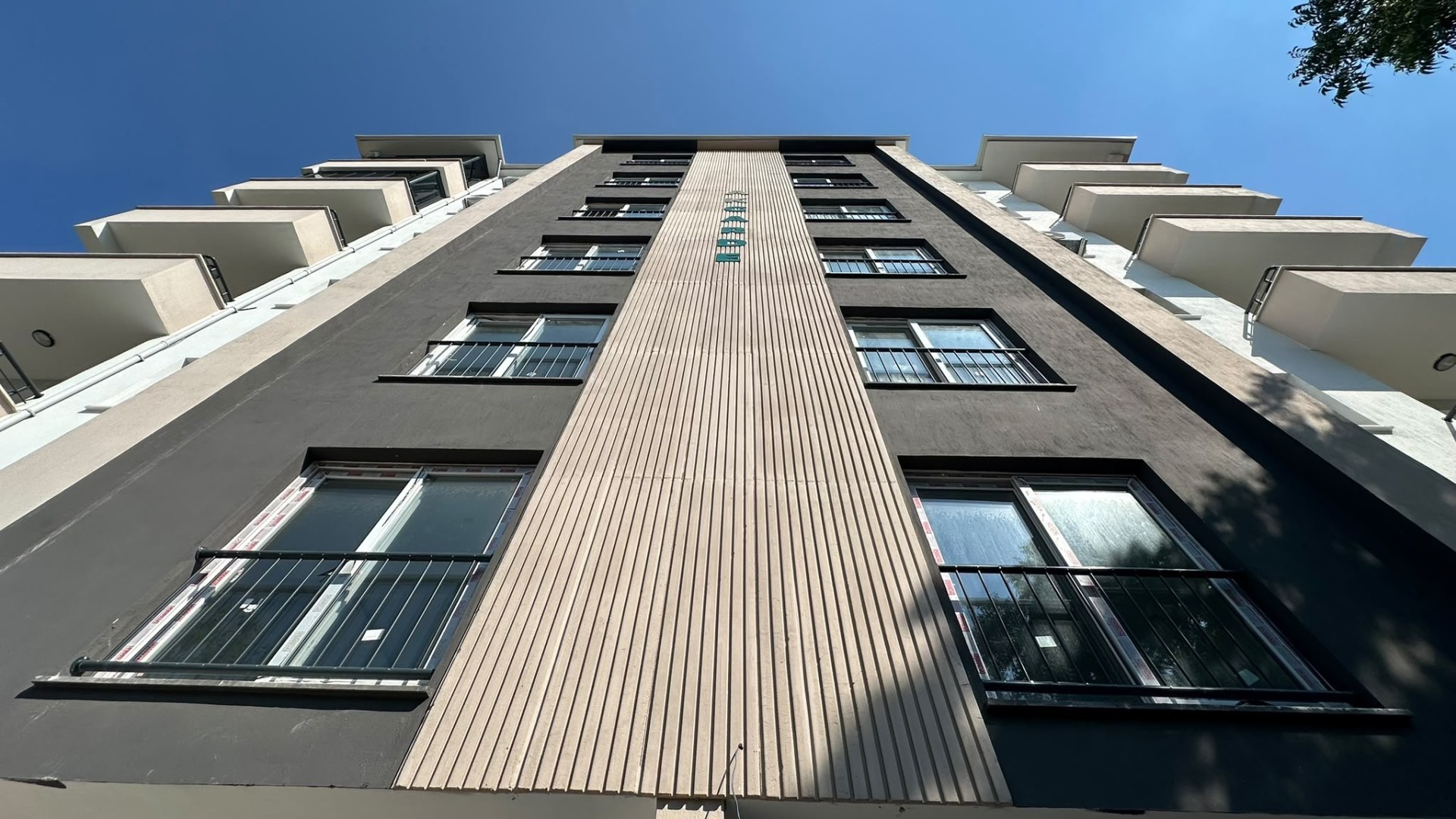 ŞAFAK / Zorkun Caddesi Üzerinde 0 3+1 (160m2) Dairw